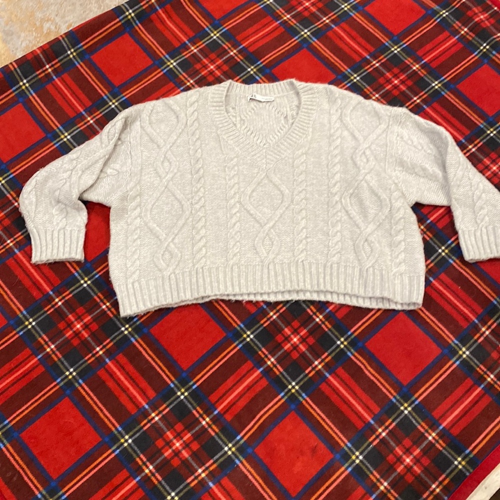 Zara‎ sweater